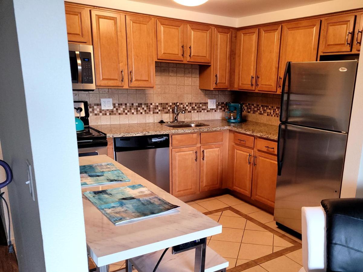Minutes From Strip Apartment